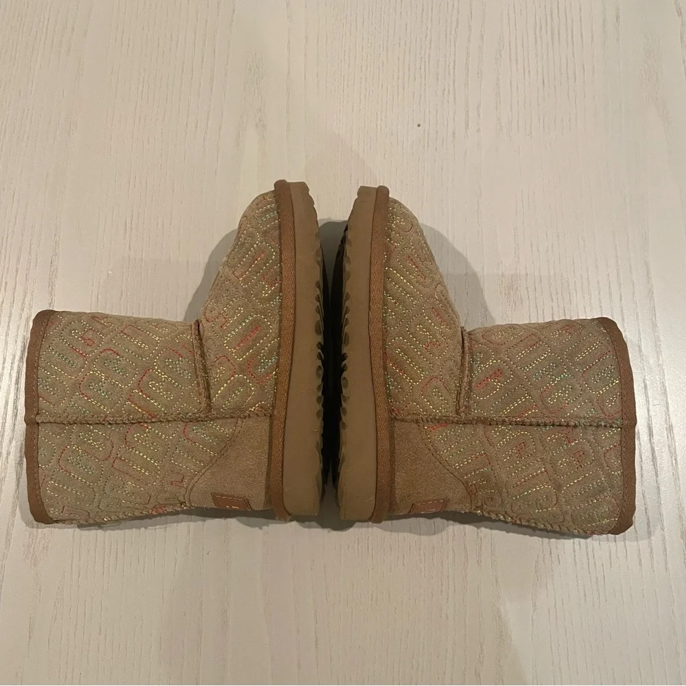 UGG Kids' Classic II Graphic Stitch boots 9